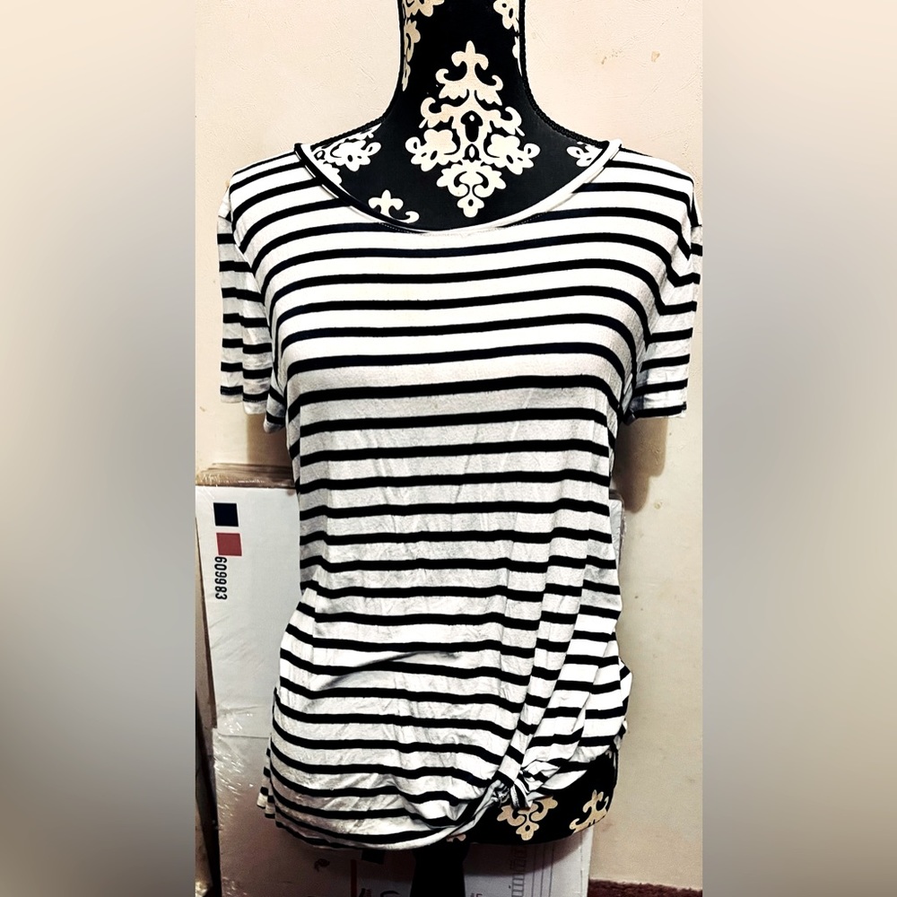 Stripe short sleeve women’s top with cute tie